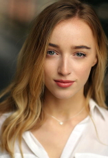 Phoebe Dynevor D.R