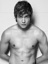 Ed Speleers D.R