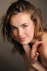 Elizabeth Henstridge D.R