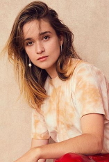 Alice Englert D.R