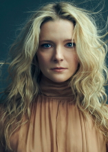 Morfydd Clark D.R