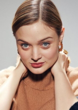 Bella Heathcote D.R