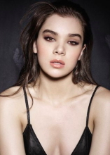 Hailee Steinfeld D.R