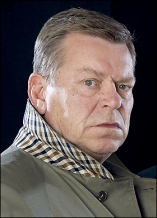 Warren Clarke (I) D.R