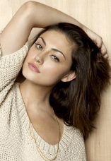 Phoebe Tonkin D.R