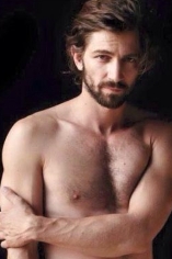 Michiel Huisman D.R