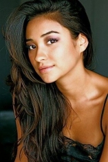 Shay Mitchell D.R