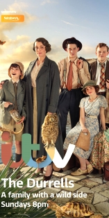 Folle Aventure des Durrell (La) / Durrells : une famille anglaise  Corfou (The) - D.R